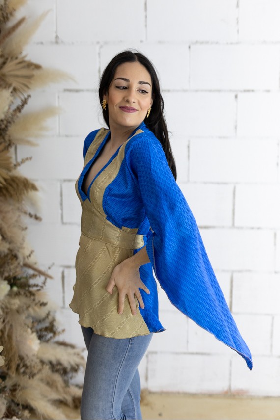 Blusa Apsara Azul Dorada Cinturón y Mangas Asimétricas