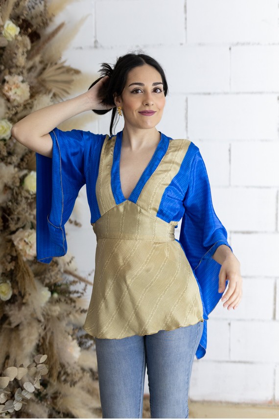 Blusa Apsara Azul Dorada Cinturón y Mangas Asimétricas