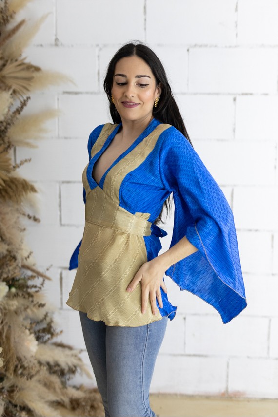 Blusa Apsara Azul Dorada Cinturón y Mangas Asimétricas