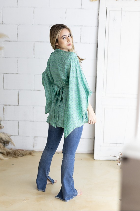 Blusa Apsara Verde Cinturón y Mangas Asimétricas