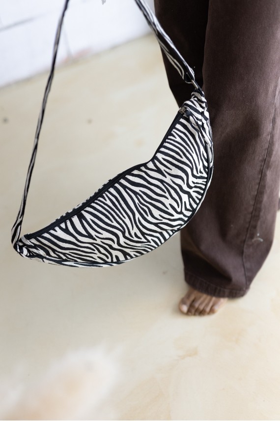 Bolso Algodón Media Luna Animal Print Cebra