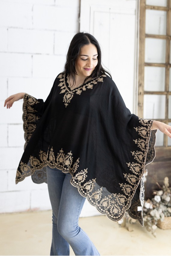 Blusa Mustt Negra Algodón Bordados y Escote Pico