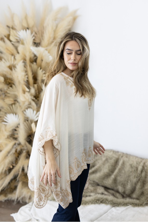 Blusa Mustt Blanca Algodón Bordados y Escote Pico