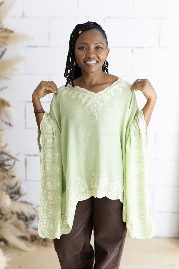 Blusa Mustt Verde agua Algodón Bordados y Escote Pico