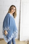 Blusa Mustt Azul Algodón Bordados y Escote Pico