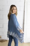 Blusa Mustt Azul Algodón Bordados y Escote Pico