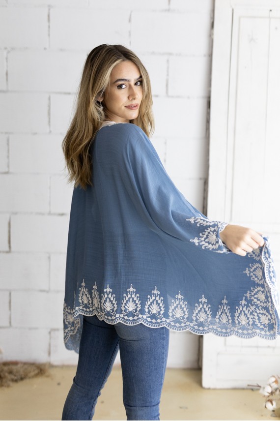 Blusa Mustt Azul Algodón Bordados y Escote Pico