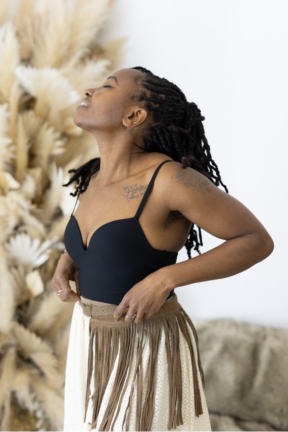 Cinturón de Ante Camel Flecos Espíritu Libre y Hebilla Bronce