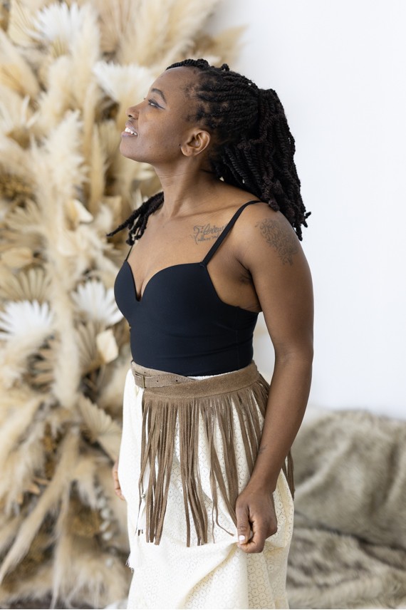 Cinturón de Ante Camel Flecos Espíritu Libre y Hebilla Bronce