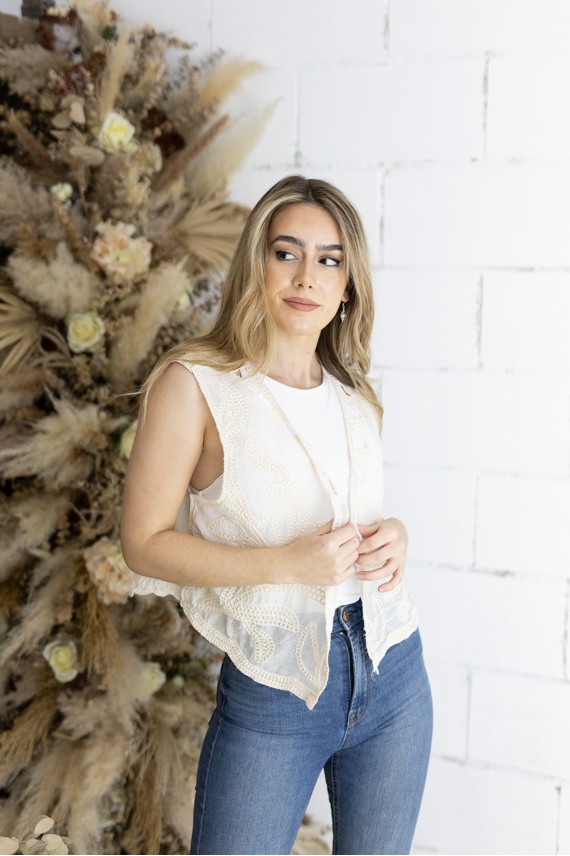 Chaleco algodón velado bordado floral nude