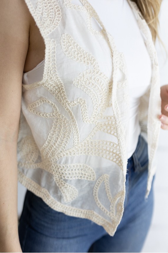 Chaleco algodón velado bordado floral nude