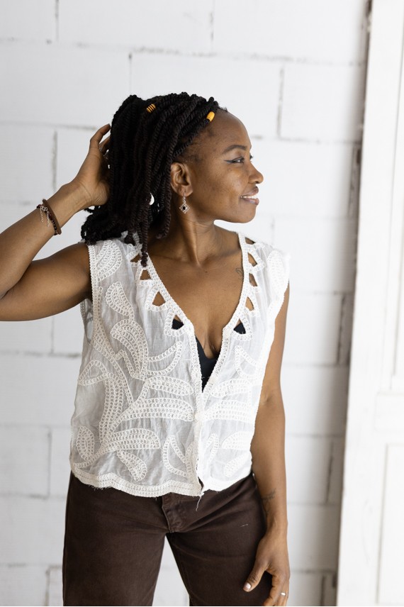 Chaleco algodón velado bordado floral Blanco