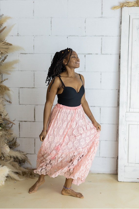Falda Larga Encaje Rosa Bordado Floral y Vuelo