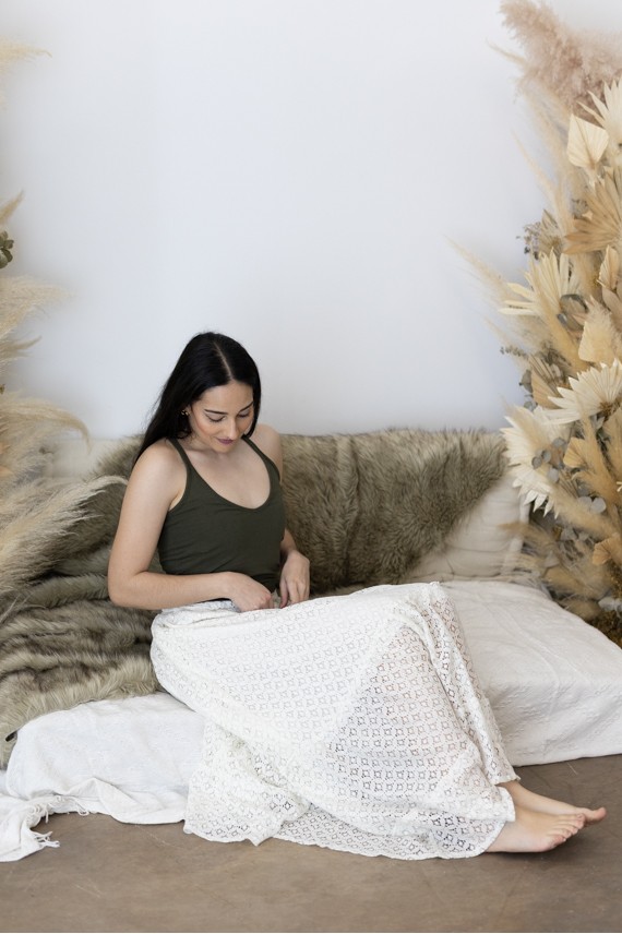 Falda Larga Encaje Blanco Bordado Floral y Vuelo