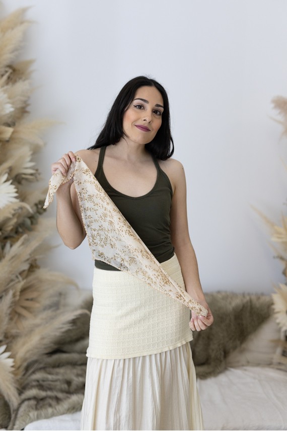 Pañuelo Floral Fino Estampado Ramas Filo Bordado