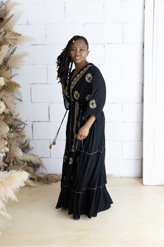 Vestido Largo Invitada Negro Bordado Dorado