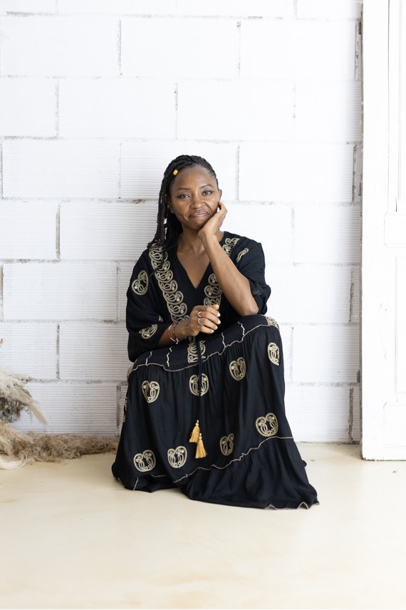 Vestido Largo Invitada Negro Bordado Dorado