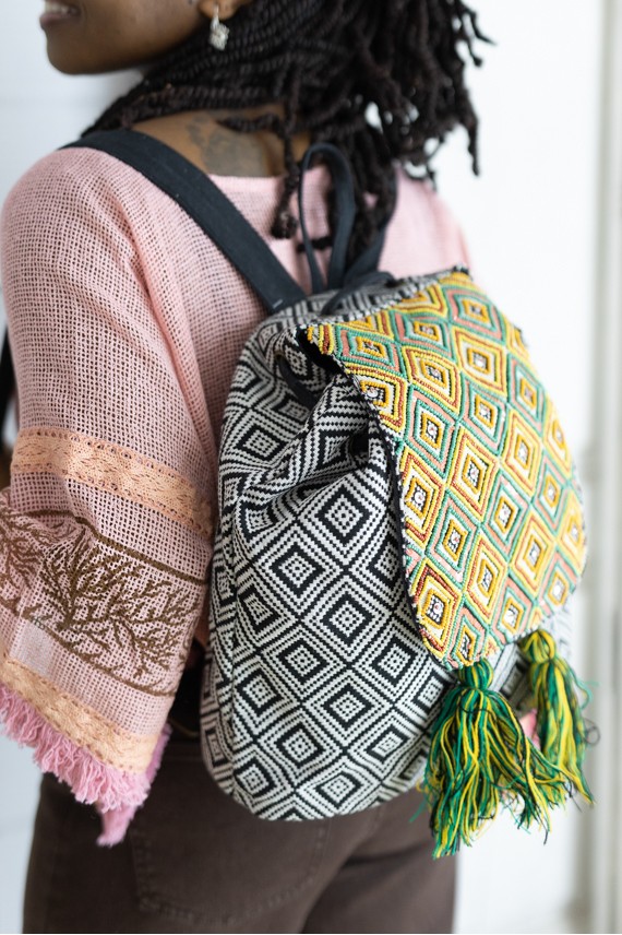 Mochila Jaipur Tribal Algodón Bordados y Borlas