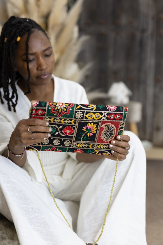 Bolso Clutch Invitada Banjara Negro Bordado Abalorios