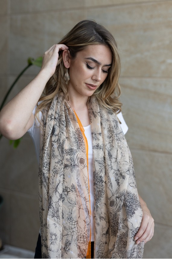 Fular Seda y Viscosa Beige Floral Ribete Naranja