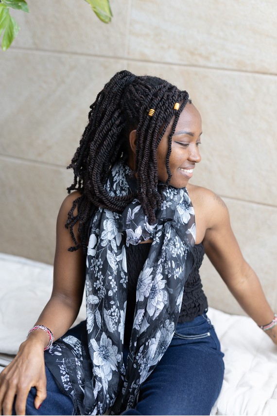 Fular Seda y Viscosa Negro Floral Blanco Roto