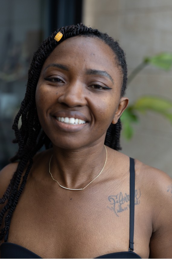 Gargantilla de Plata con Barra Curvada con Circonitas