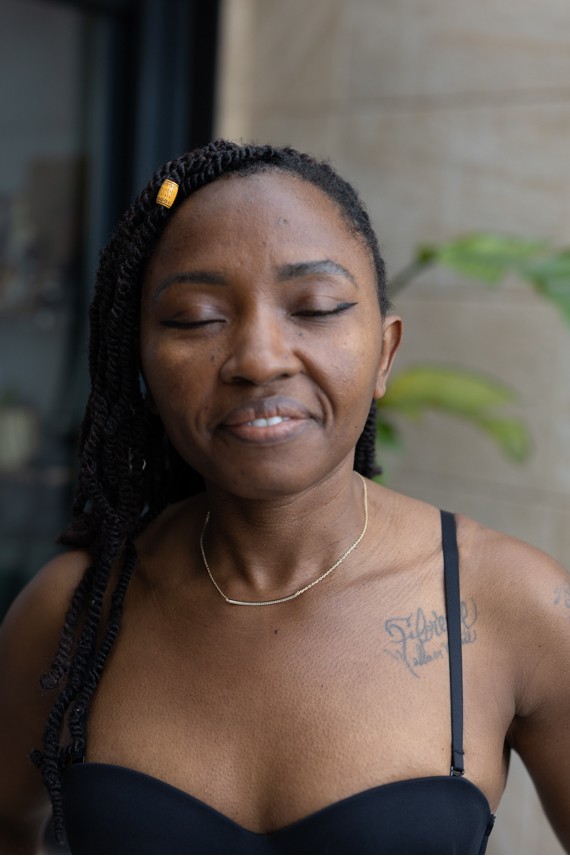 Gargantilla de Plata con Barra Curvada con Circonitas