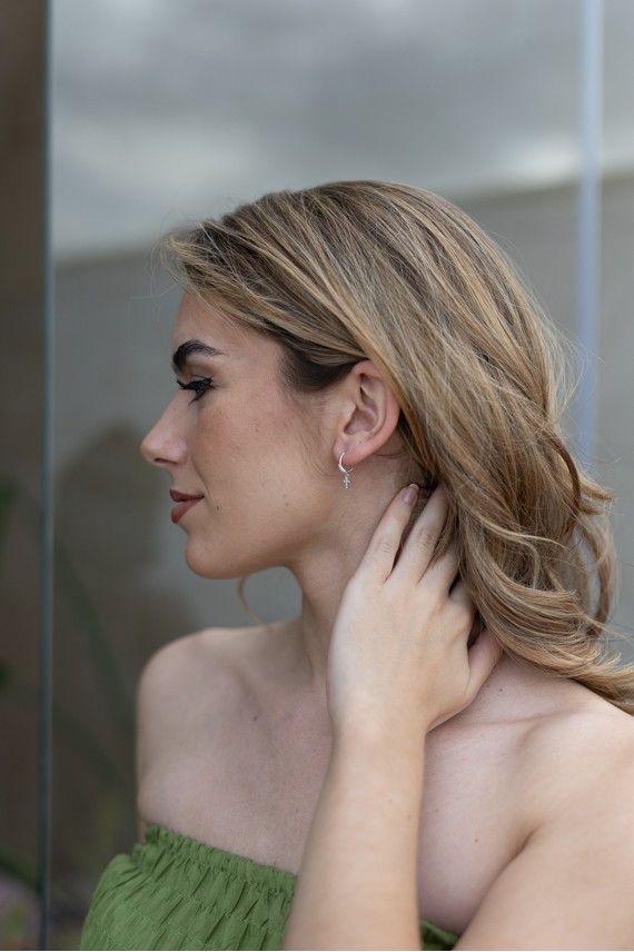 Pendiente Aro Plata de Ley con Cruz Colgante y Circonitas