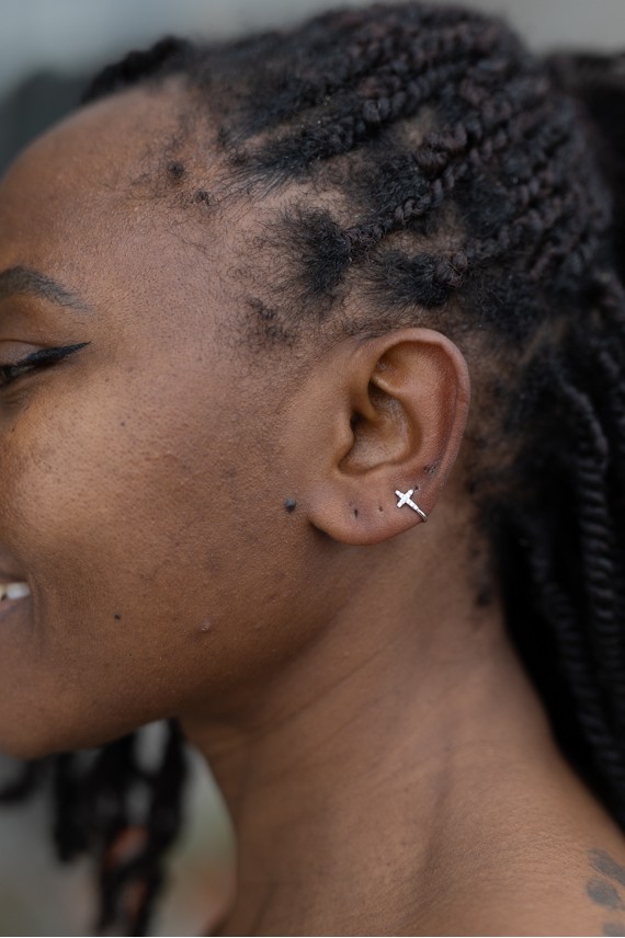 Pendiente Ear Cuff Plata de Ley con Cruz