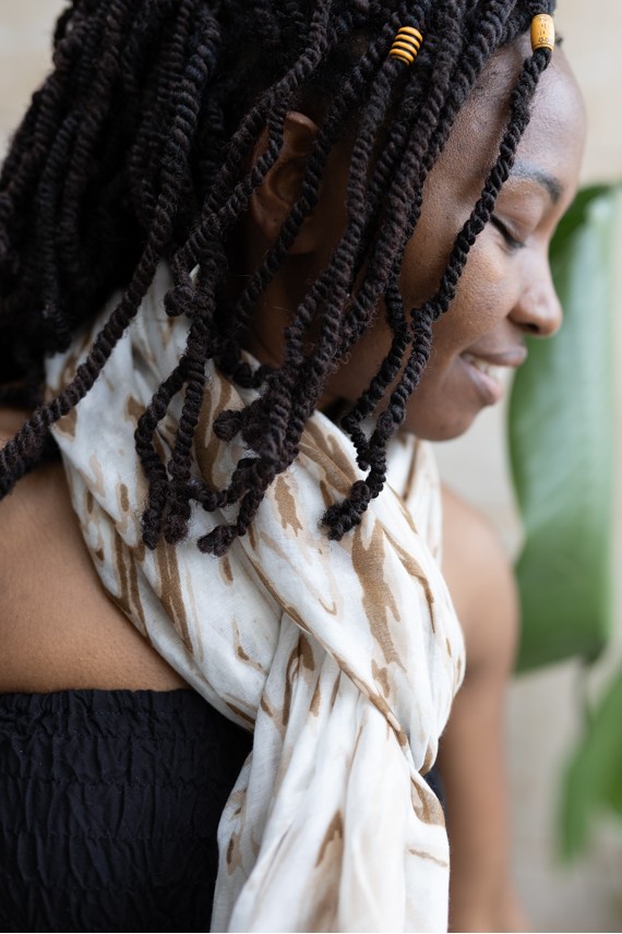 Fular de Viscosa Estampado Étnico Beige