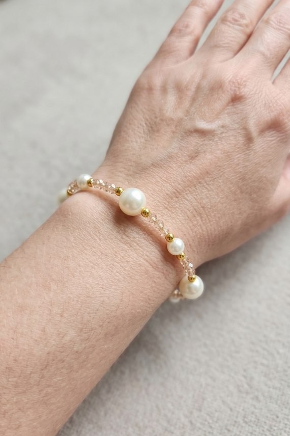 Pulsera Perlas y Piedras Cristalizadas