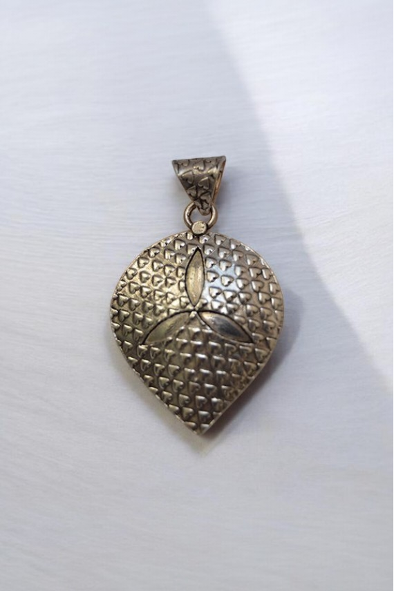 Colgante Niigata Lágrima Corazón Sagrado