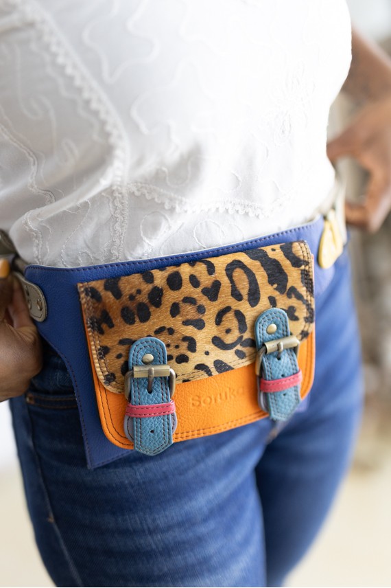 Riñonera Soruka Alexis Animal Print Leopardo Azul y Naranja