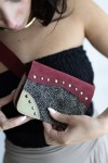 Riñonera Lizbetli Piel Patchwork Beige y Frambuesa Topos By Soruka