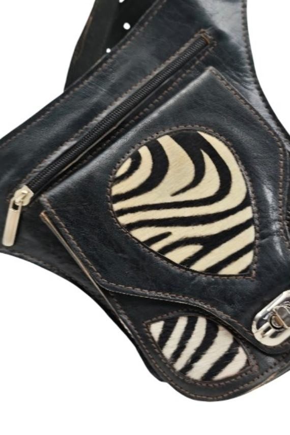 Riñonera Piel Animal Print Cebra Cierre Twist Lock