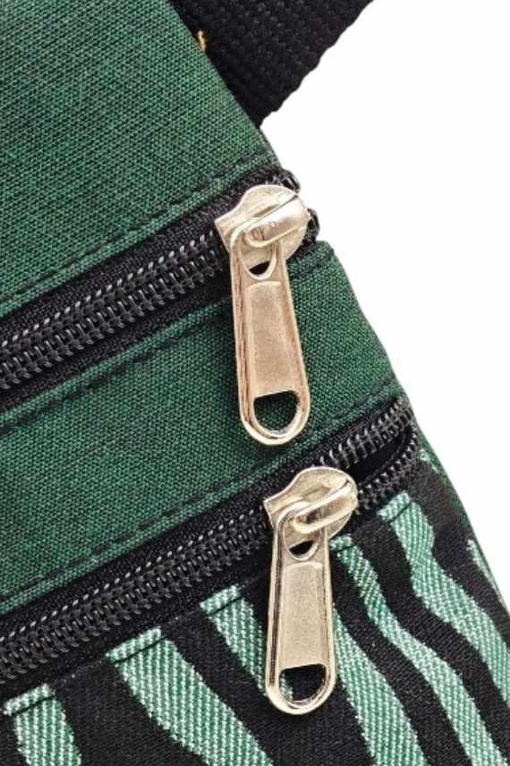 Riñonera Jacquard Animal Print Cebra Verde Botella