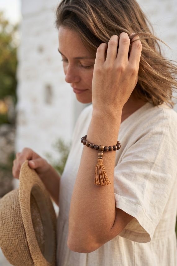 Pulsera Cuentas Madera y Borla
