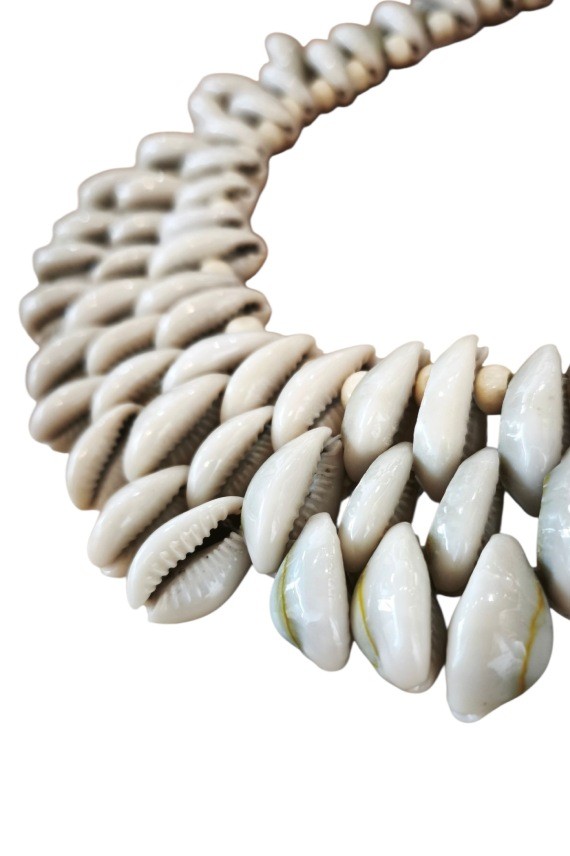 Collar de Conchas Cauri Naturales Blancas