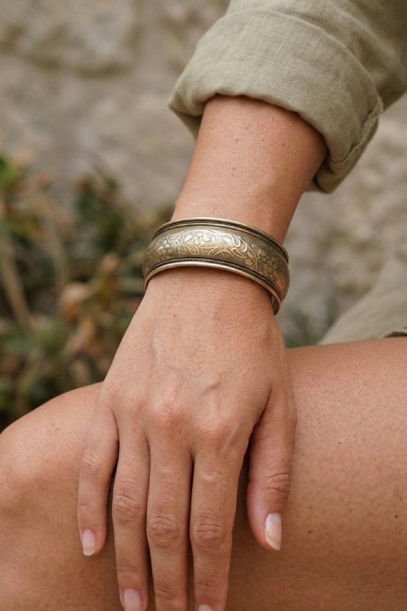 Brazalete Étnico Grabado Dorado