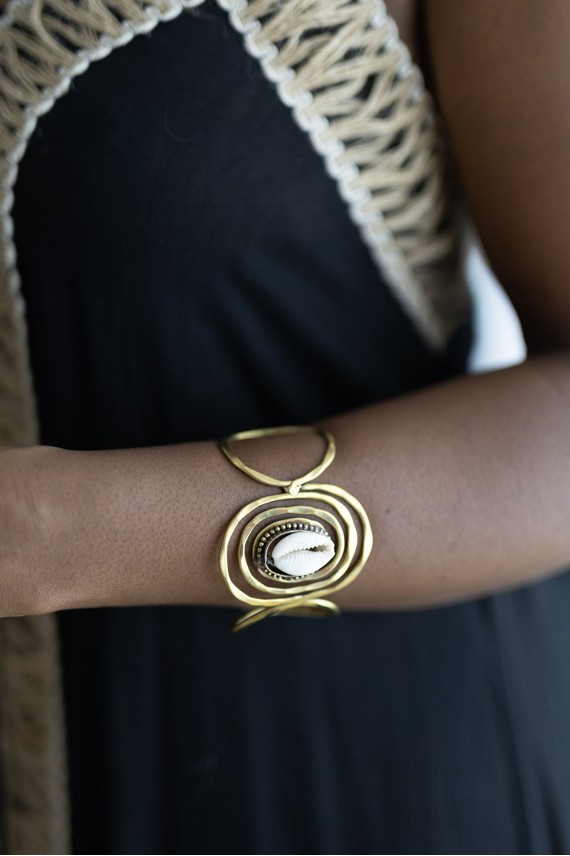 Pulsera Boho con Concha Cauri