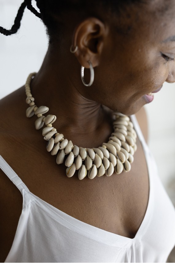 Collar de Conchas Cauri Naturales Blancas