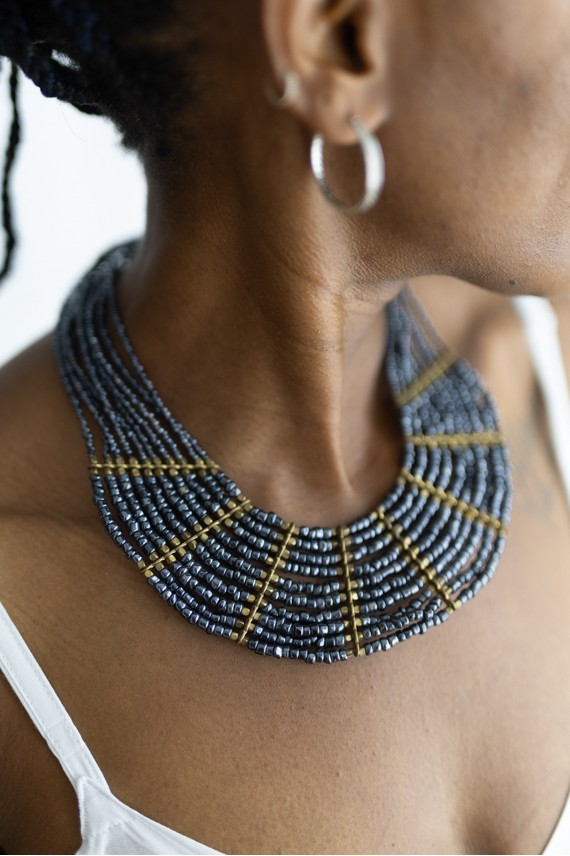 Collar Nilo de Cuentas Azules con Múltiples Hileras