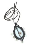 Collar de Macramé con Concha Cauri