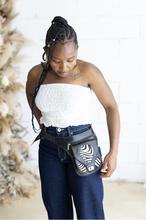 Riñonera Piel Animal Print Cebra Cierre Twist Lock