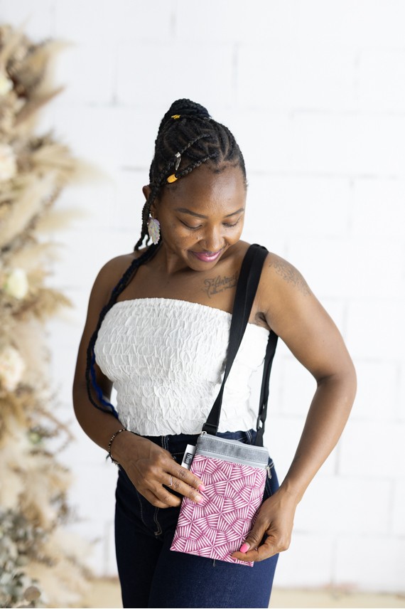 Bolso Porta Móvil Jacquard Geométrico
