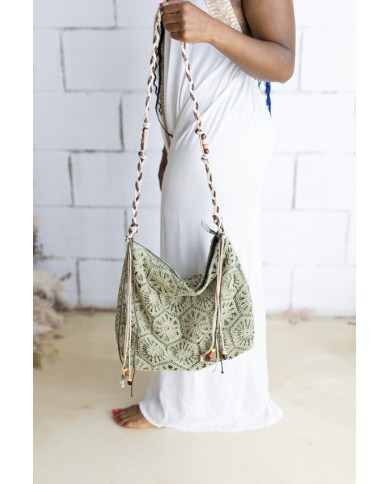 Bolso crochet de algodón verde con asa trenzada regulable,