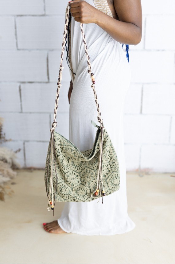 Bolso crochet de algodón verde con asa trenzada regulable,