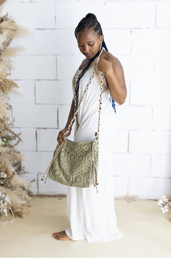 Bolso crochet de algodón verde con asa trenzada regulable,