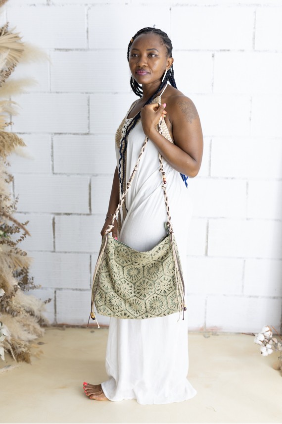 Bolso crochet de algodón verde con asa trenzada regulable,