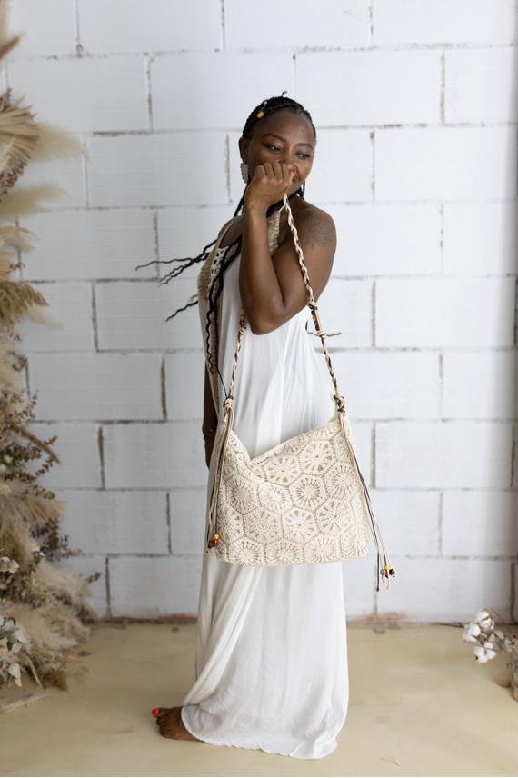 Bolso crochet de algodón color crudo con asa trenzada regulable